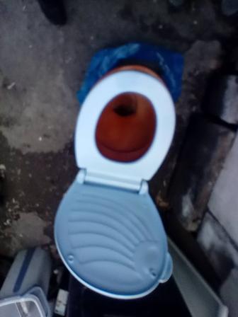 Срочно продам унитаз в полном комплекте
