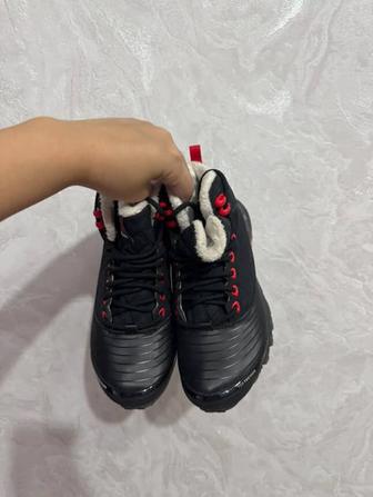 Продам зимние кроссовки