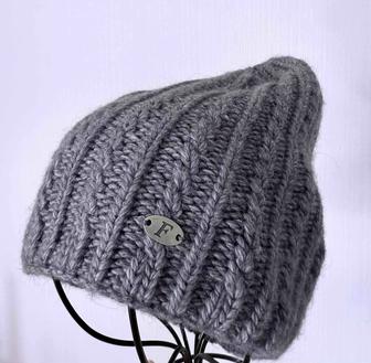 Вязанная шапка и варежки