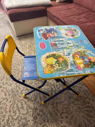 Продам детский столик-парту