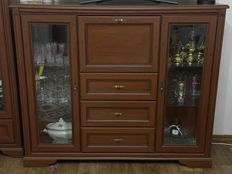 Продаю мебель для гостиной шкаф