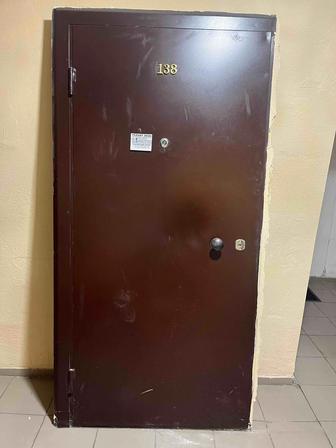 Продам железную входную дверь в хорошем состоянии