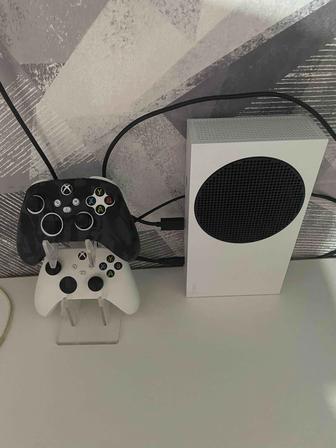Продам Xbox Series s