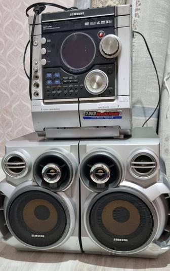 Музыкальный центр,сабвуфер 2 колонками