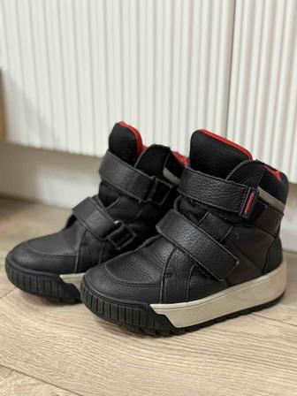 Продаю зимние ботинки