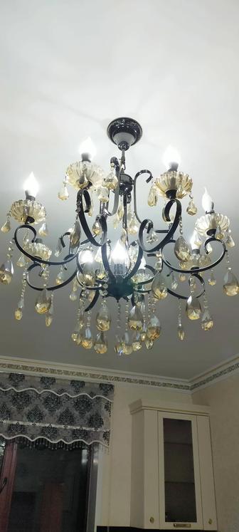 Срочно продам люстру