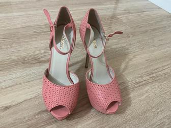 Женские босоножки