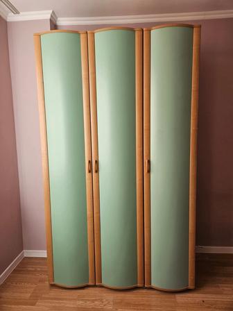 Детский шкаф и стол с стульями