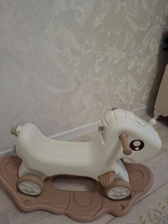 Продам беговел и качалку лошадку 2 в 1 новый