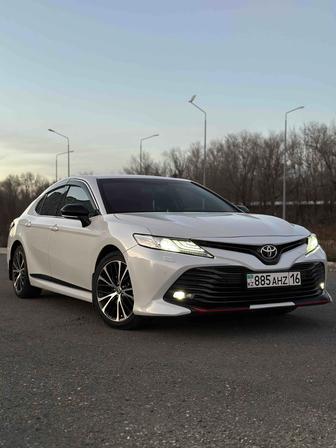 Аренда Toyota Camry 70 с водителем Бизнес-класс по доступной цене