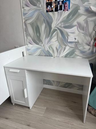 Письменный стол