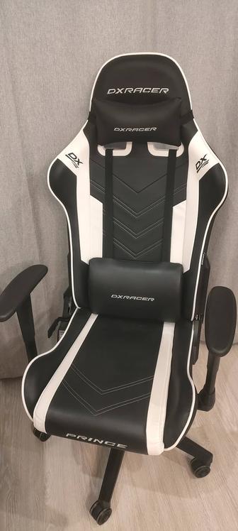 Игровое кресло dxracer