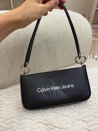 Продам сумочку Calvin Klein
