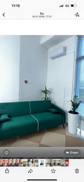 Диван изумрудный