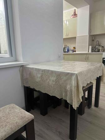 Продается кухонный стол SKIF MEBEL ( 4 стулья под заказ были сделаны) .