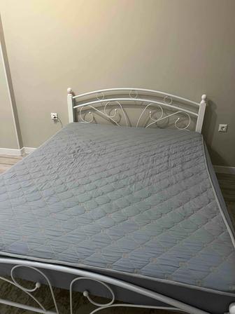 Кровать с матрасом