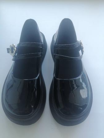 Продам туфли босоножки