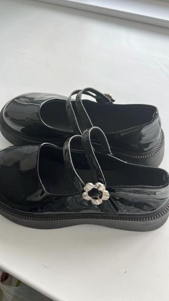 Продам обувь для школьниц