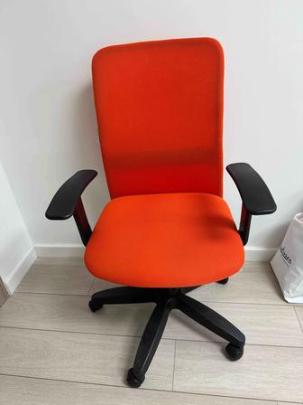 Продам кресло офисное