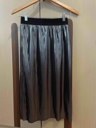 Продам серебристую юбочку плиссе