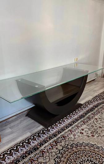 Стол из дерева я , стекло коленное . Новый