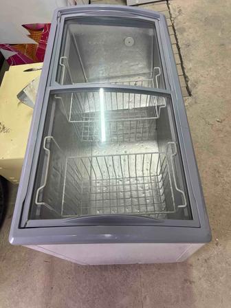 Морозильник витрины в хорошем состоянии