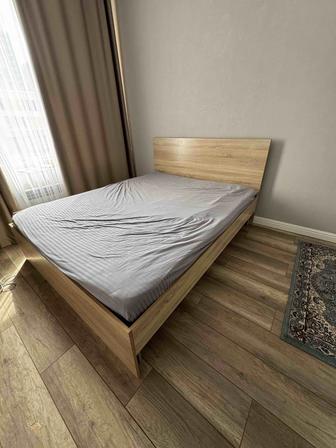 Продам кровать с матрасом
