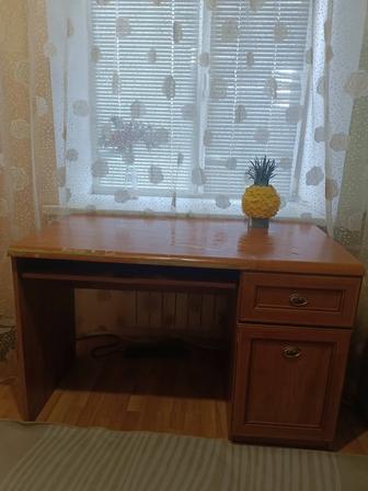 Продам письменный стол