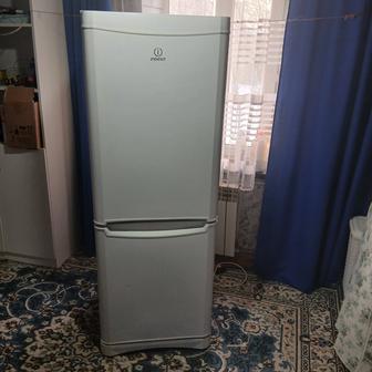 Холодильник Indesit 165 см