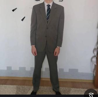 Продам мужской костюм