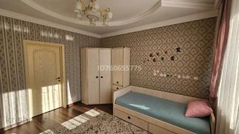 Комплект мебели в детскую комнату.