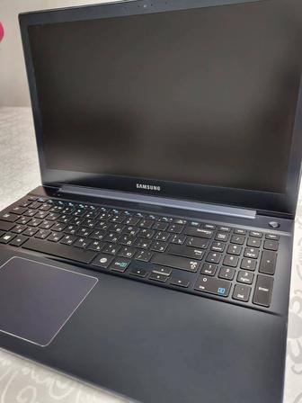 Ноутбук SAMSUNG
