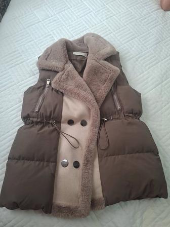 Продам женскую жилетку.