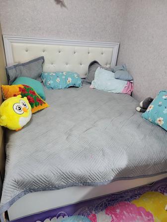Кровать