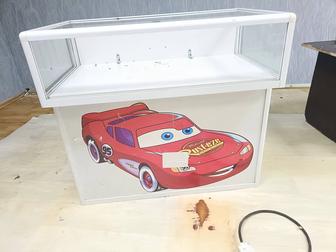 Витрина стеклянная для ювелирных изделий