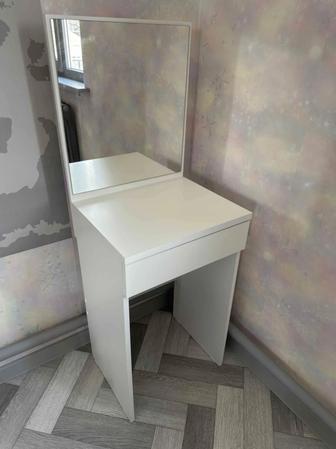 Продам туалетный столик