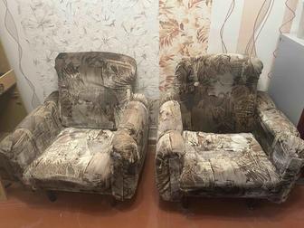 Отдаю даром диван и кресла