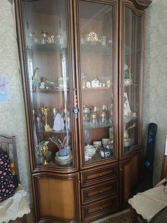 Продам сервант!