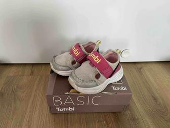 Продам детские кроссовки для девочки