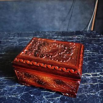 Шкатулки резные