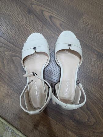Продам босоножки
