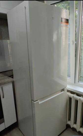Холодильник Indesit