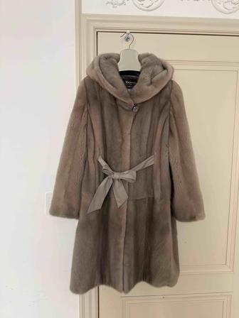 Продам норковую шубу Греция серая