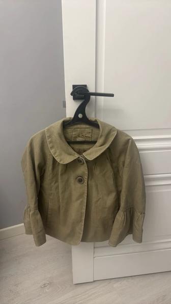 Продам пиджак -жакет , женский . В хорошем состоянии.Цвет бежевый. Размер S