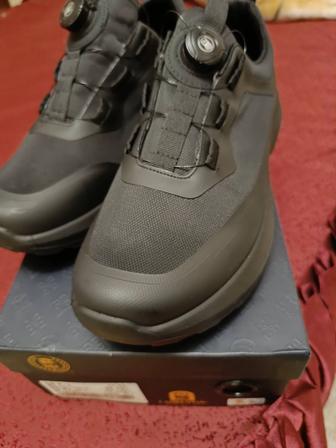 Продаем кроссовки