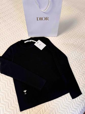 Кофта от бренда DIOR