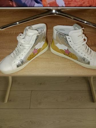 Продам крутые женские кроссовки