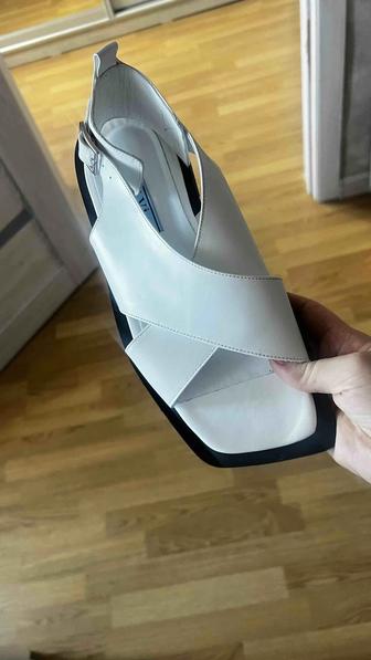 Продам новые сандали