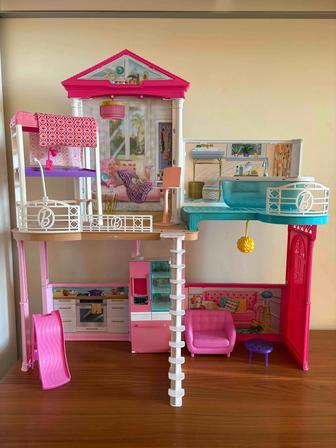 Кукольный домик с мебелью