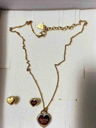 Продам комплект Guess